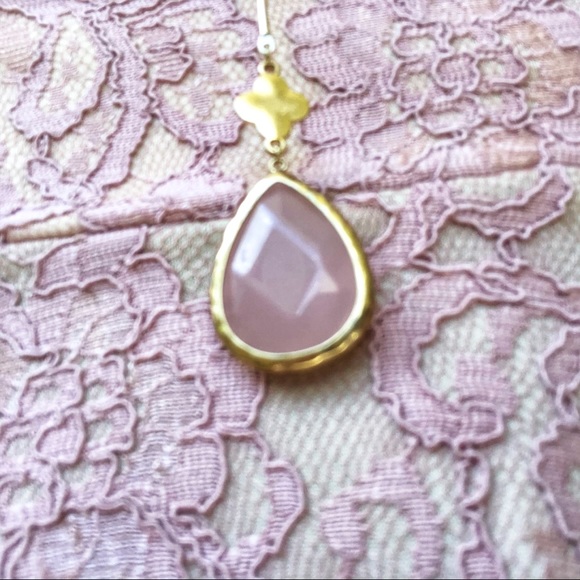 🦄 3/$25 Pastel Pink & Gold Teardrop Necklace - Picture 4 of 6
